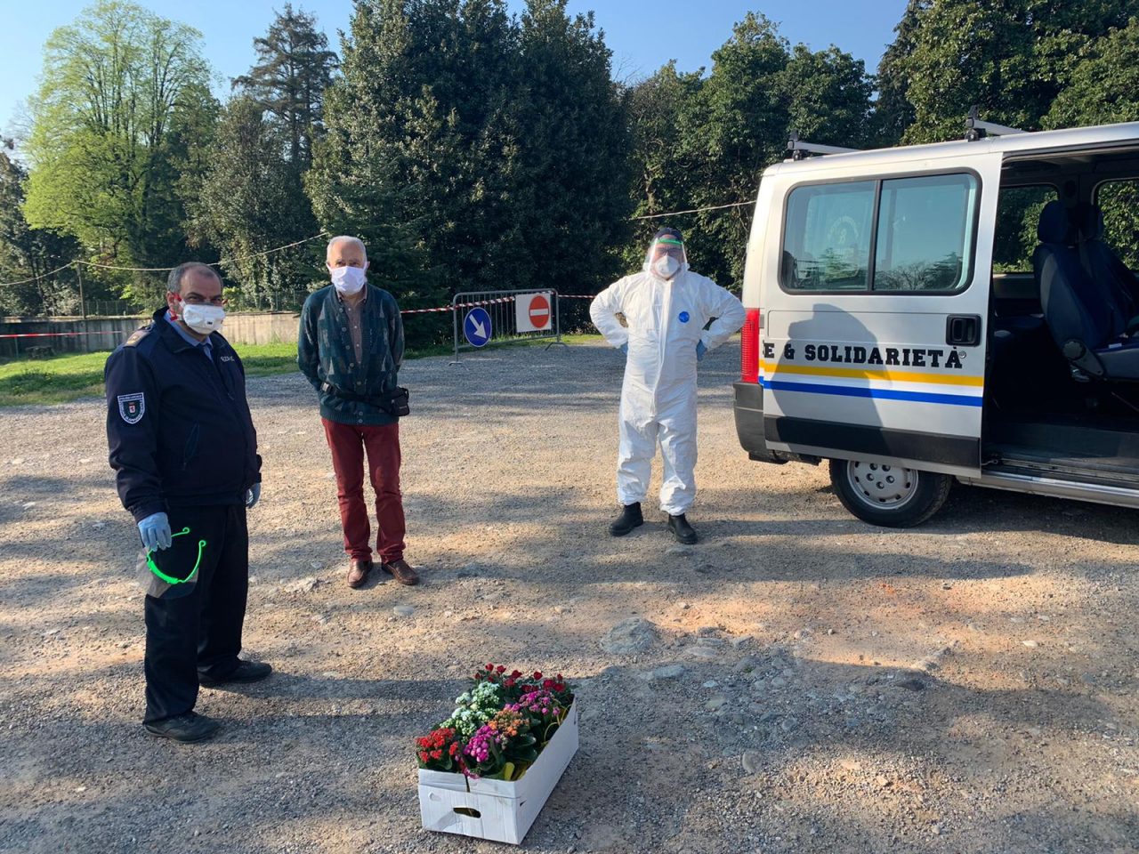Ad Appiano Gentile fiori e una lettera dell’Amministrazione agli 11 contagiati dal covid
