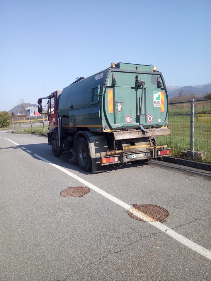 Ad Alzate ha preso il via la sanificazione delle strade del centro