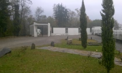 Albavilla, ordinanza comunale per consentire la consegna di fiori al cimitero