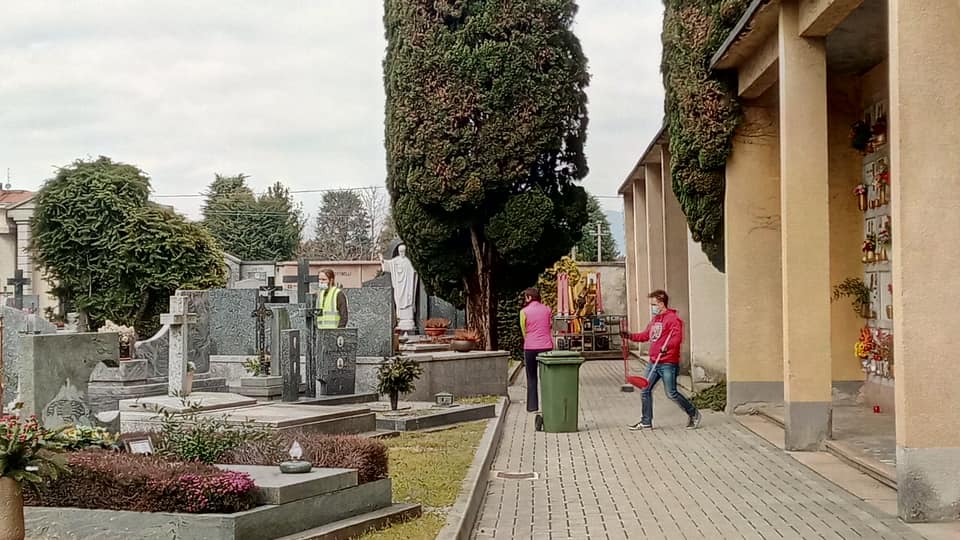 Pulizia dei cimiteri a Olgiate e Solbiate: “Voi non lo potete fare, ci abbiamo pensato noi”