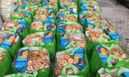 250 pacchi alimentari per i bisognosi di Como: il gesto incredibile di alcune famiglie comasche