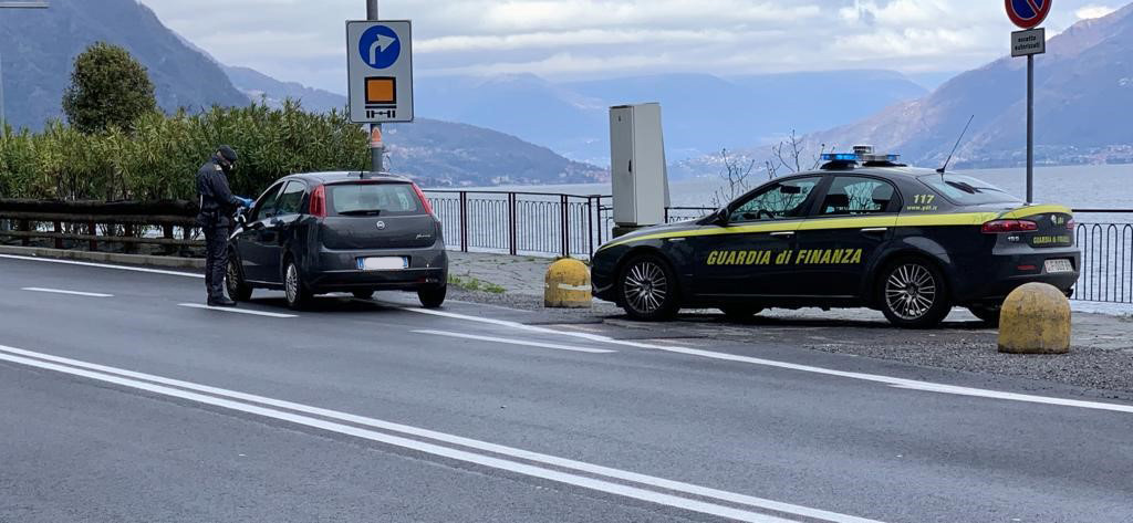 Vanno a prendere la pizza da asporto, multati clienti e titolari della pizzeria