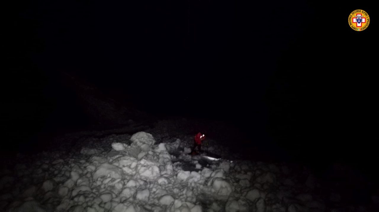 Tragedia al Pizzo del Diavolo: le immagini della valanga che ha travolto Matteo Bernasconi FOTO