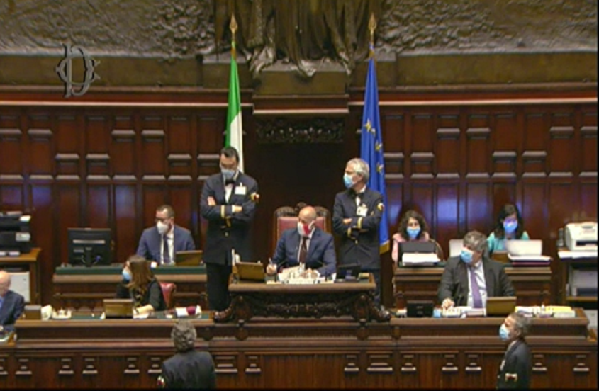 Currò (M5s) attacca la gestione di Regione Lombardia, Molteni (Lega) risponde: “Inaccettabile” VIDEO