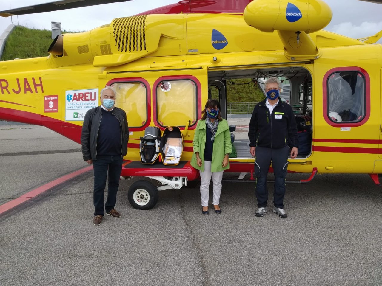 Il Rotary Club di Appiano dona un massaggiatore cardiaco automatico al 118 di Como