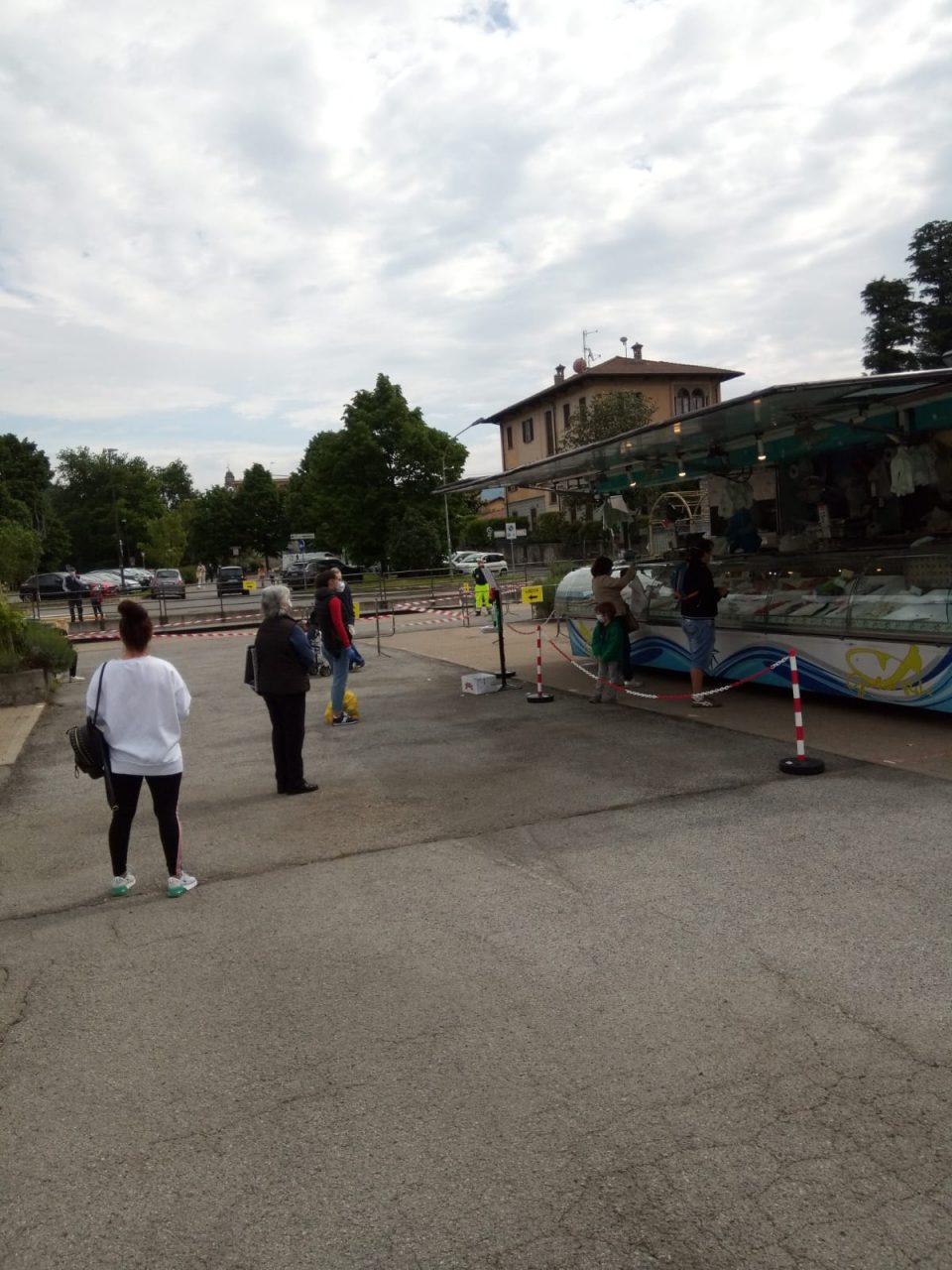 Ad Albavilla riparte il mercato settimanale, nel rispetto delle norme di sicurezza