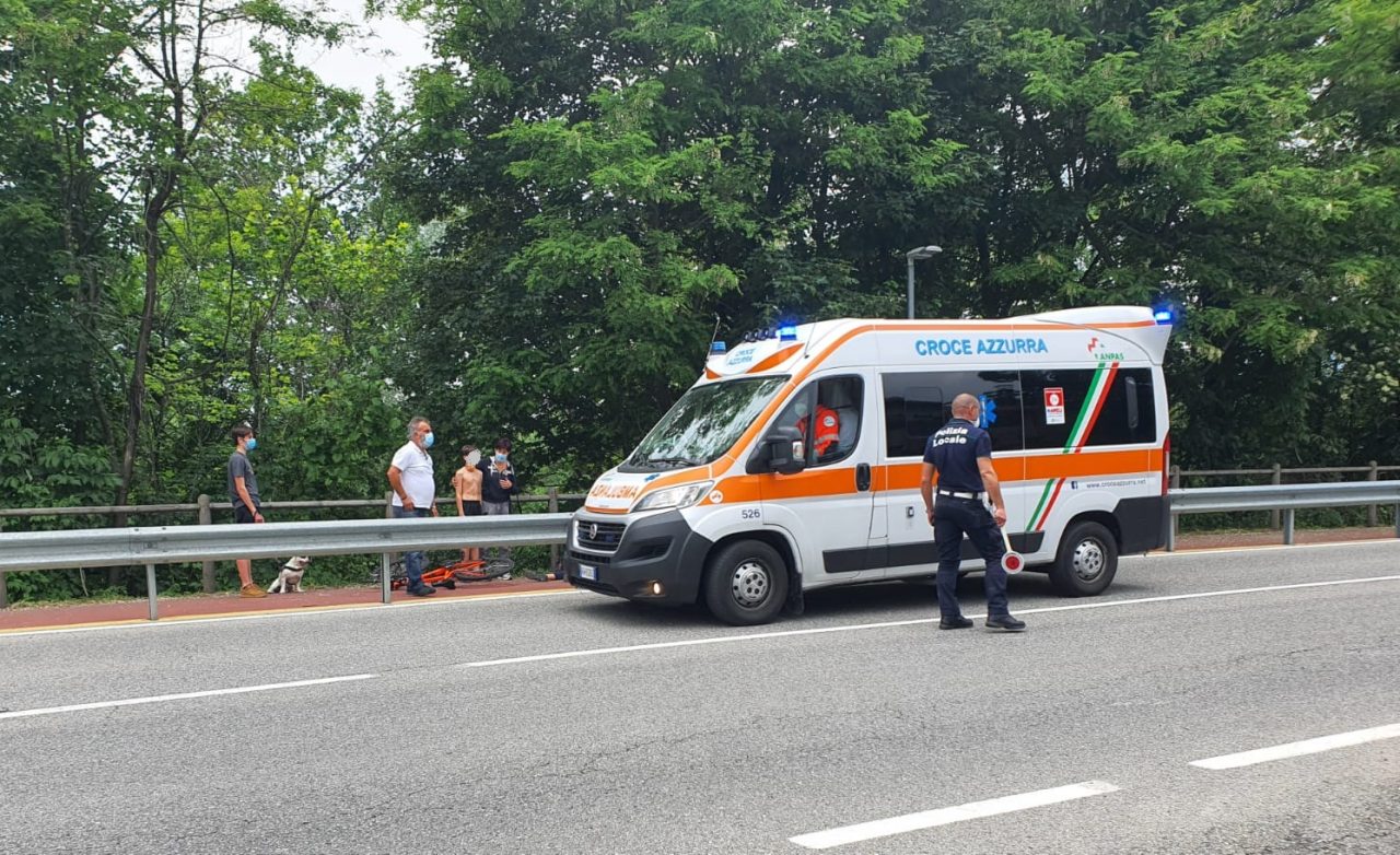 Cade in bici sulla ciclabile a Navedano: ferito un 12enne