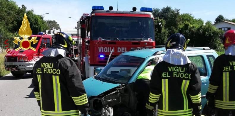 Tre persone coinvolte in un incidente stradale a Bregnano