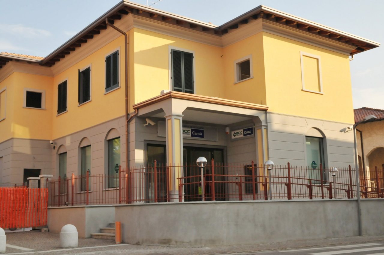 Tentata rapina alla Cassa Rurale di Cermenate: fuggiti a piedi i due malviventi
