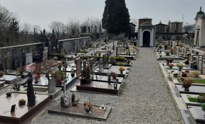 Olgiate, è polemica sul pagamento delle lampade votive: così la Giunta fa marcia indietro