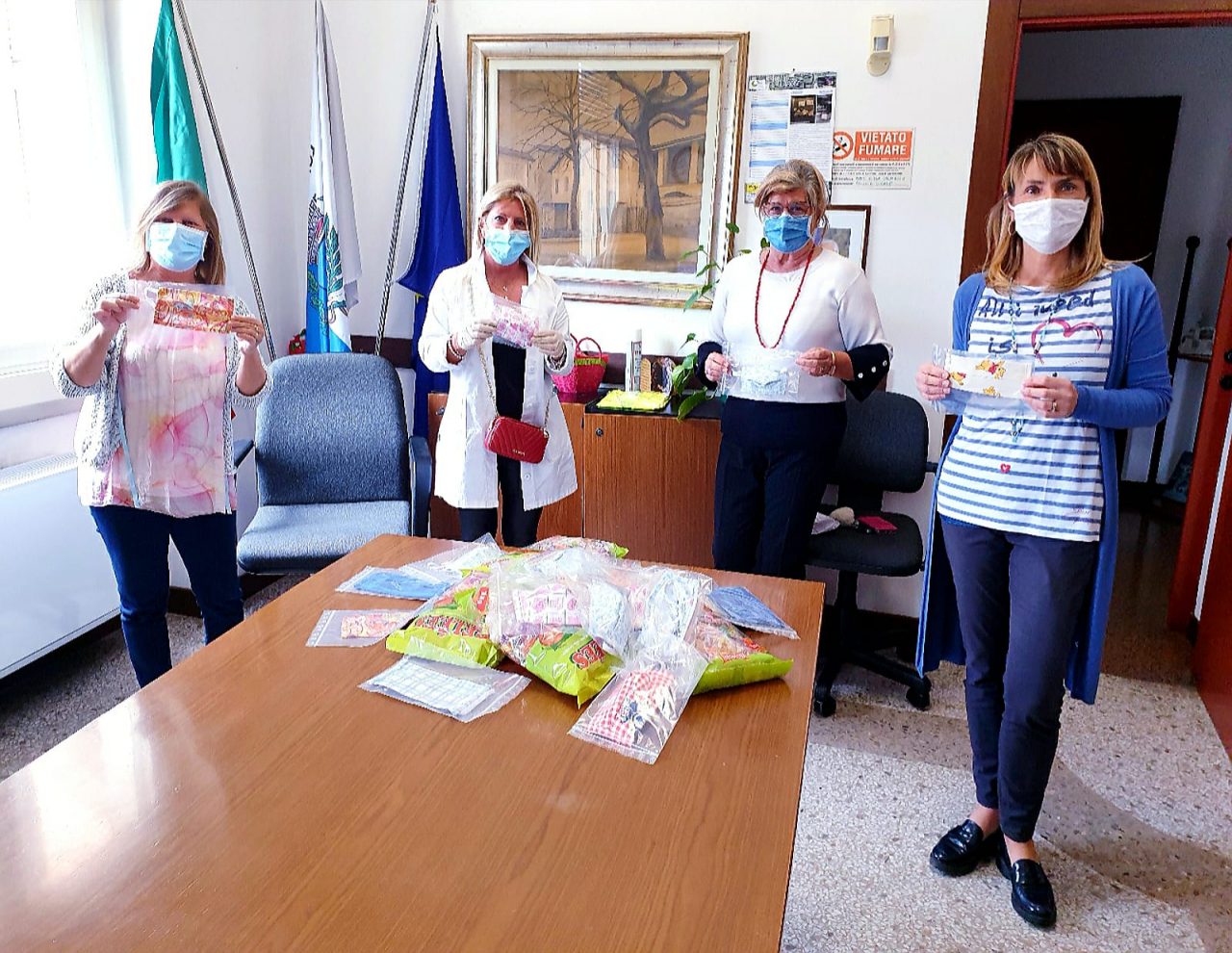 Due nonne regalano 500 mascherine ai bambini