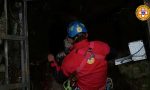 Le operazioni di recupero dello speleologo bloccato in grotta