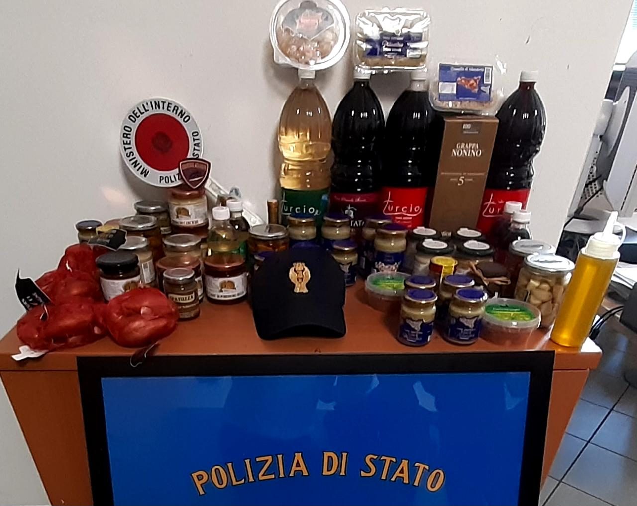 Raid vandalico al Mercato Coperto: denunciato il ladro, era stato inquadrato dalla sorveglianza
