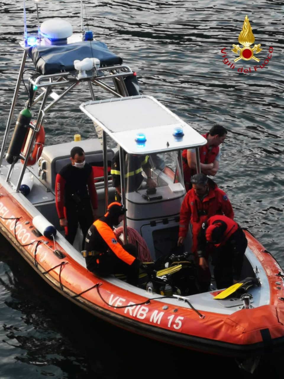 Ancora una tragedia in viale Geno: si tuffa nel lago e non riemerge, è morto un 17enne