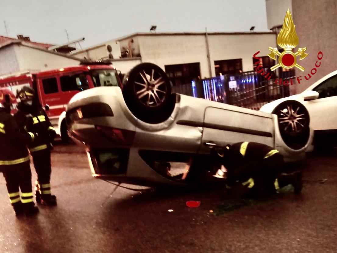 Incidente con ribaltamento ad Arosio: illesa la conducente