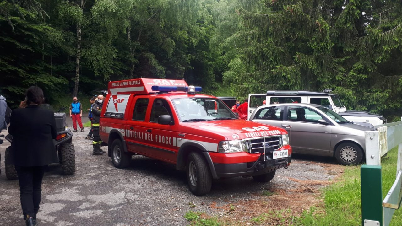Tre speleologi bloccati in una grotta, in corso il recupero al Pian del Tivano