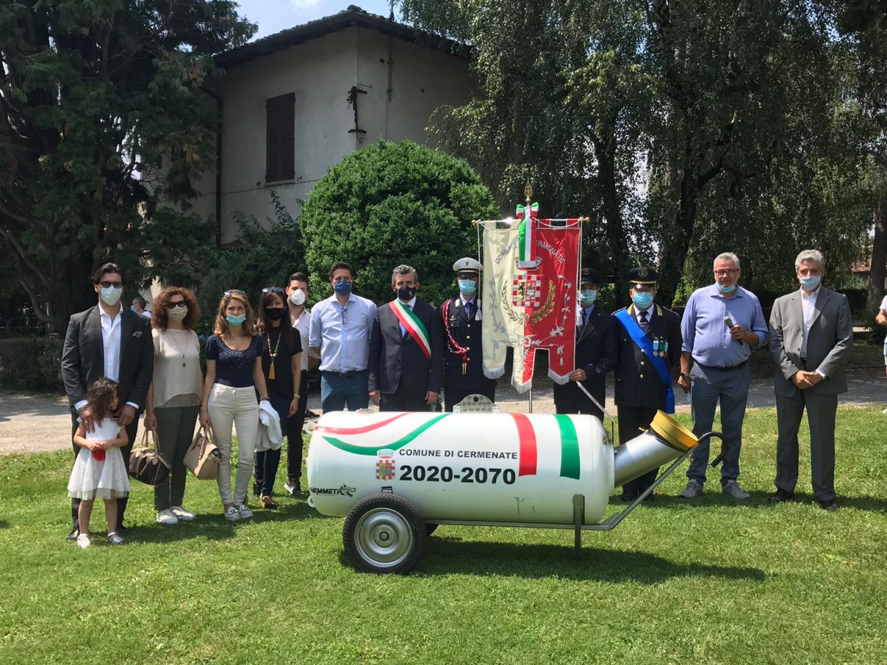 Cermenate ha la sua capsula del tempo: nel 2070 i cittadini riscopriranno il Covid da testimonianze dirette FOTO