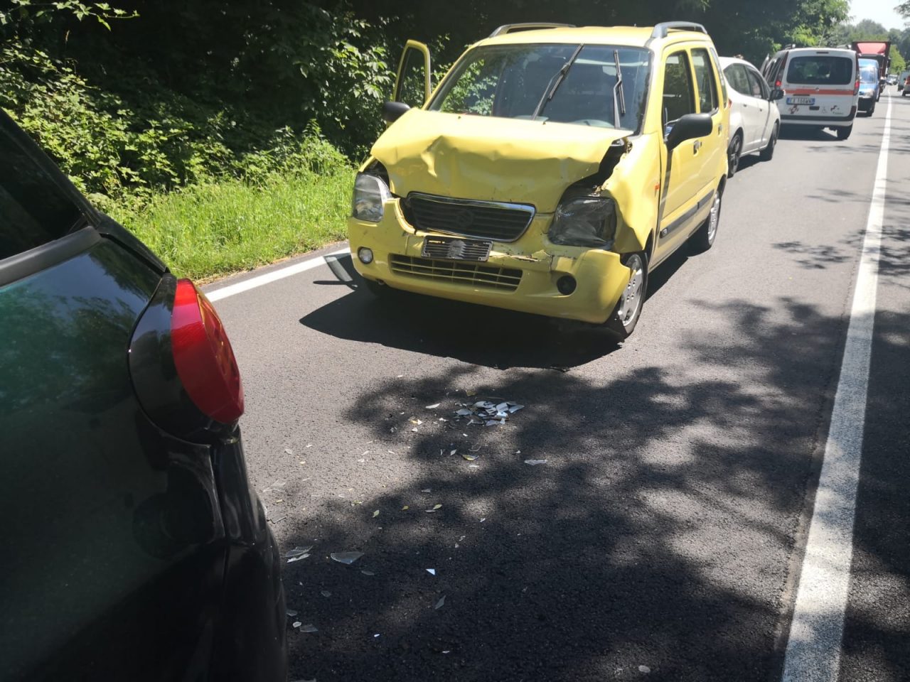 Incidente sulla Lomazzo-Bizzarone: coinvolte tre vetture FOTO