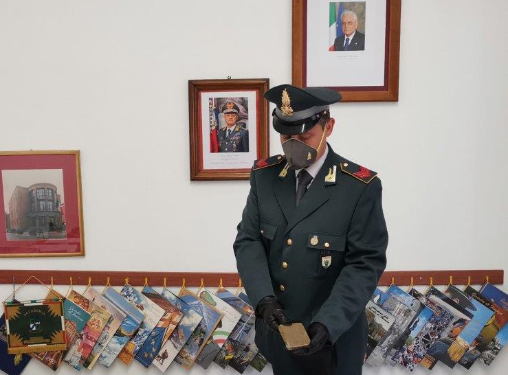 Spaccia droga per la movida, un giovane denunciato a Inverigo FOTO