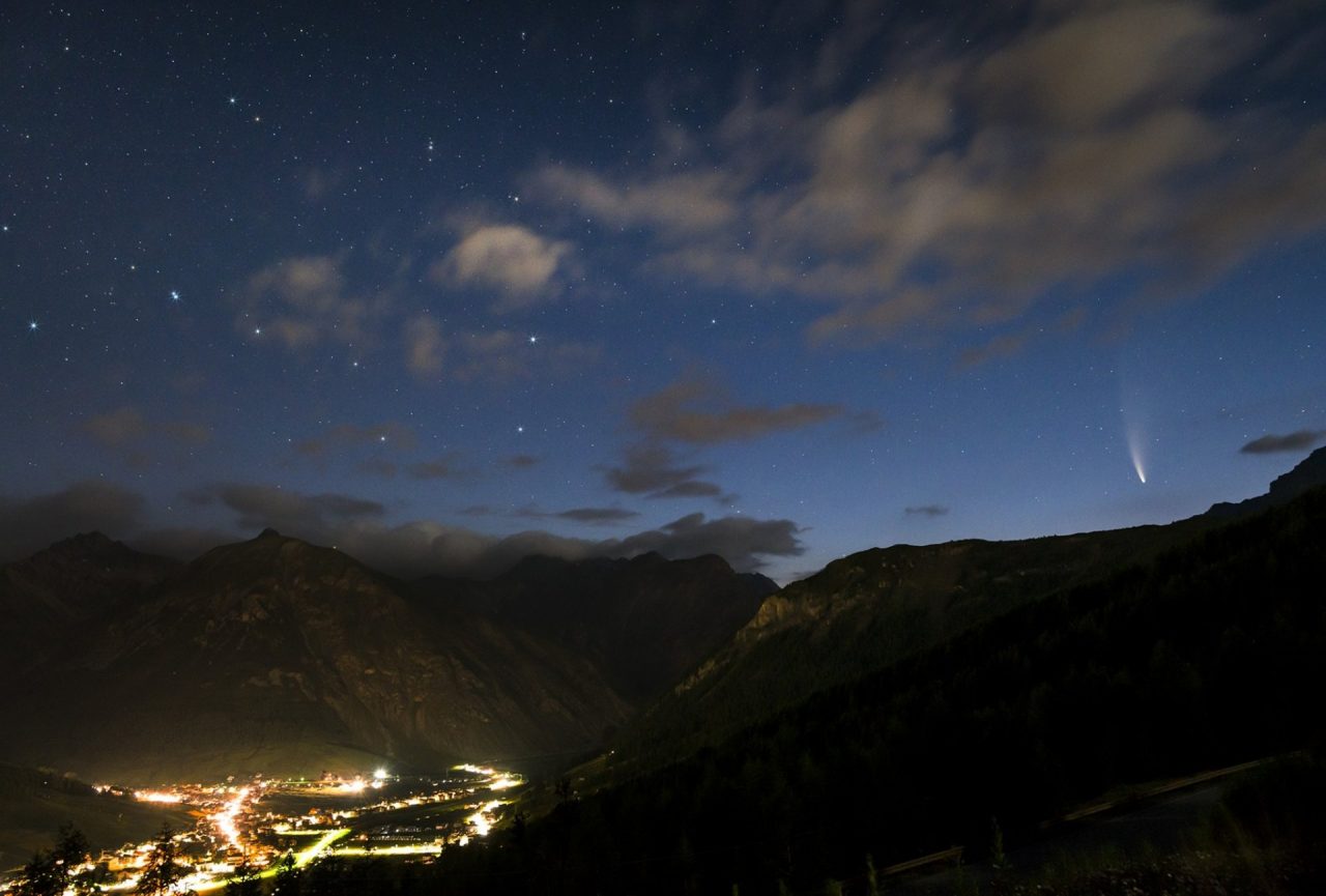 Questa sera tutti con il naso all’insù per la spettacolare cometa