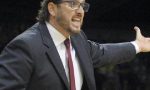 Pallacanestro l'ex tecnico di Cantù Andrea Trinchieri sfida l'Olimpia di coach Messina per fare la storia