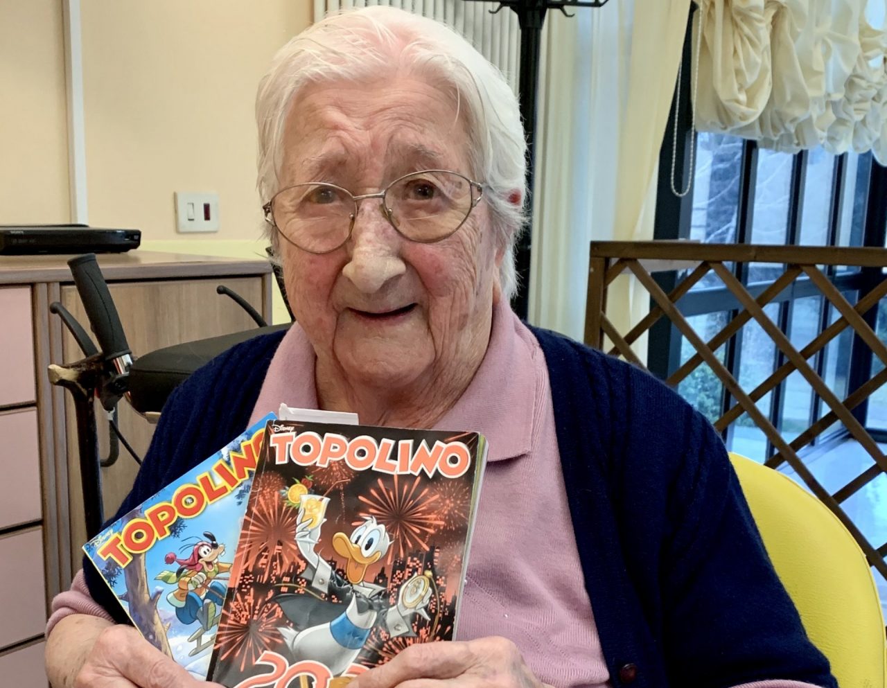 Leonilde a 105 anni, ogni giorno, legge tutto il suo Topolino