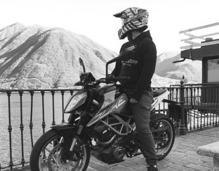 Anche su Instagram il ricordo di Simon