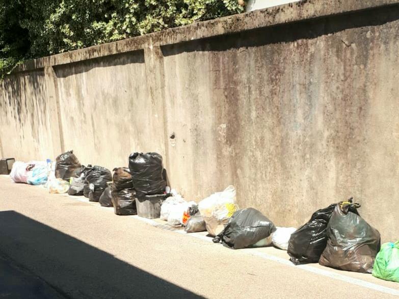 Rifiuti abbandonati a Mariano: piovono multe salate