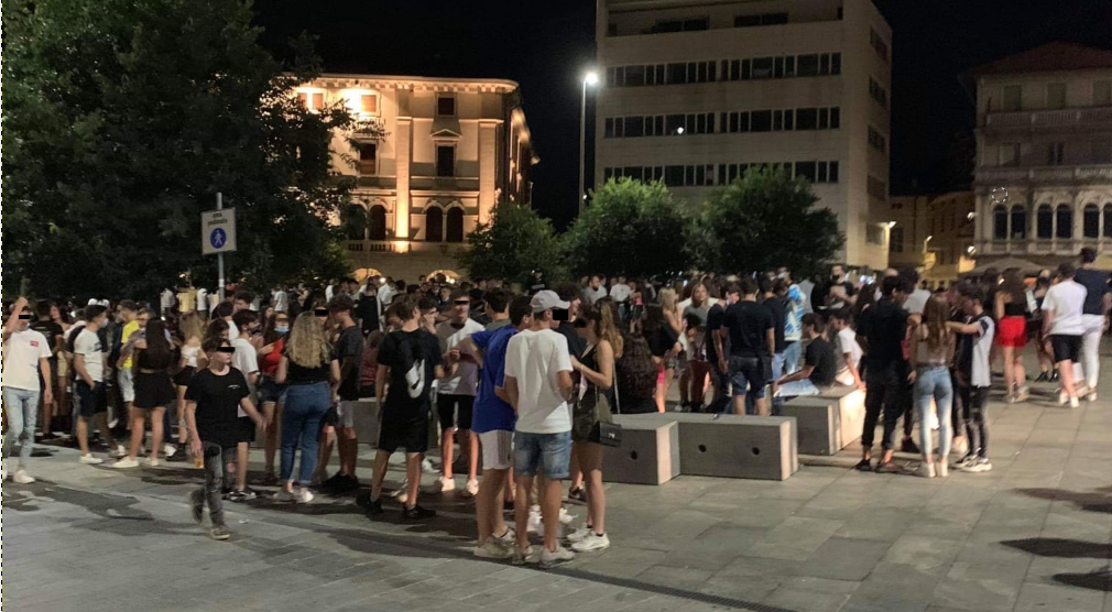 Mercoledrink a Cantù tanti giovani e poche mascherine