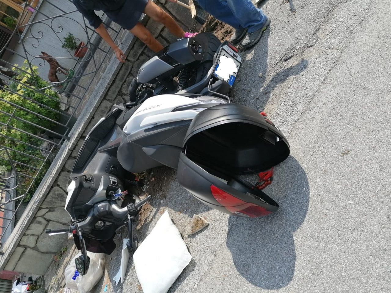 Scontro tra auto e moto a Valbrona FOTO