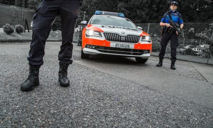 Oltrepassano il confine con 50 grammi di cocaina: arrestati due albanesi residenti in Italia