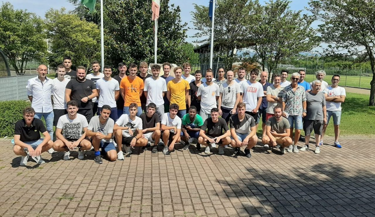 Calcio lariano, la panchina dell’AC Novedrate a Gianluca Santambrogio 