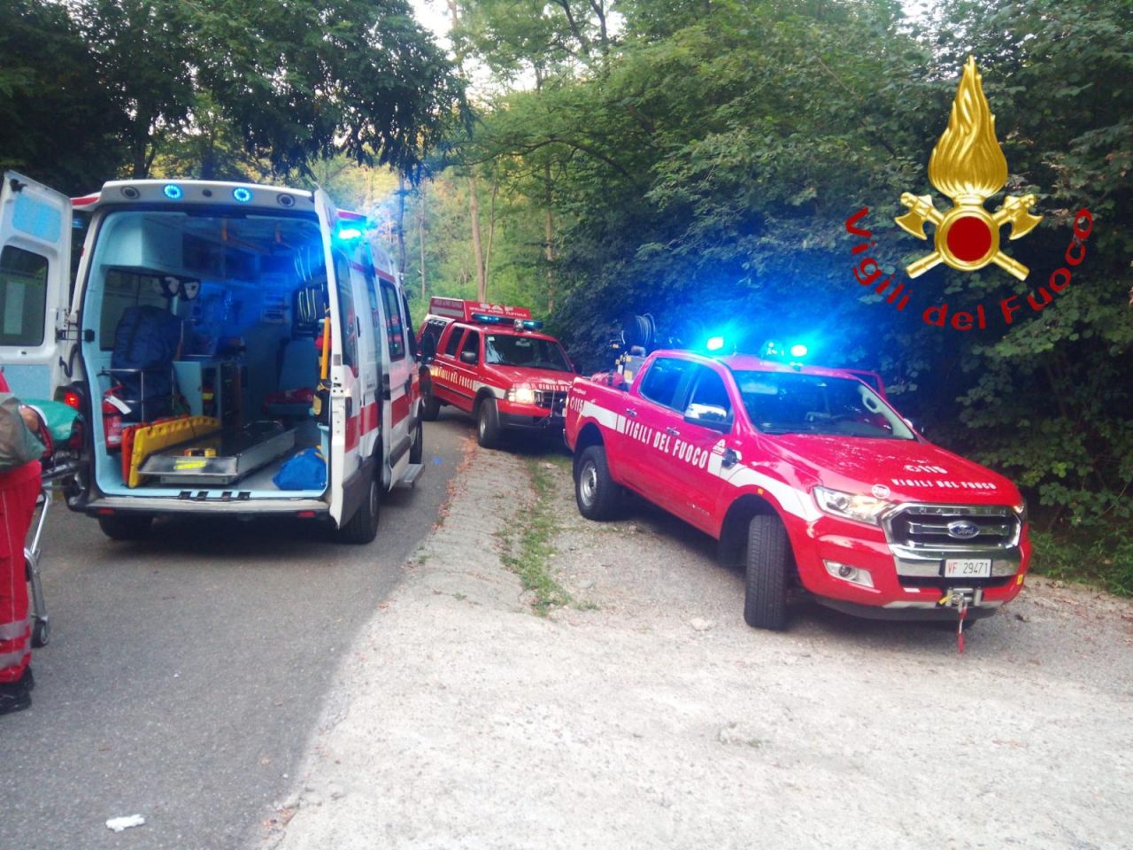 Escursionista si ferisce nei boschi di Brenna: portata in salvo
