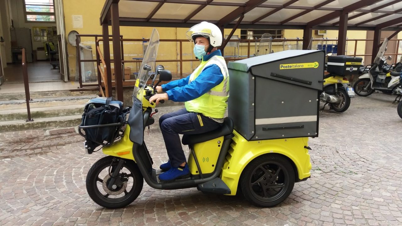 Poste Italiane rafforza la flotta green nel Comasco