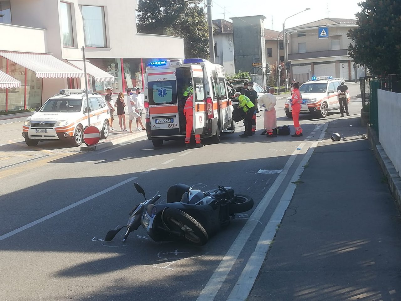 Incidente a Olgiate: terribile schianto tra auto e moto, grave 19enne