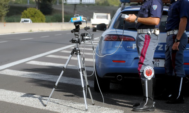 Controlli della velocità nel Comasco: pioggia di sanzioni, fermati due automobilisti che viaggiavano a oltre 200 km/h