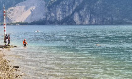 Ragazzina dispersa nel lago: ricerche in corso VIDEO