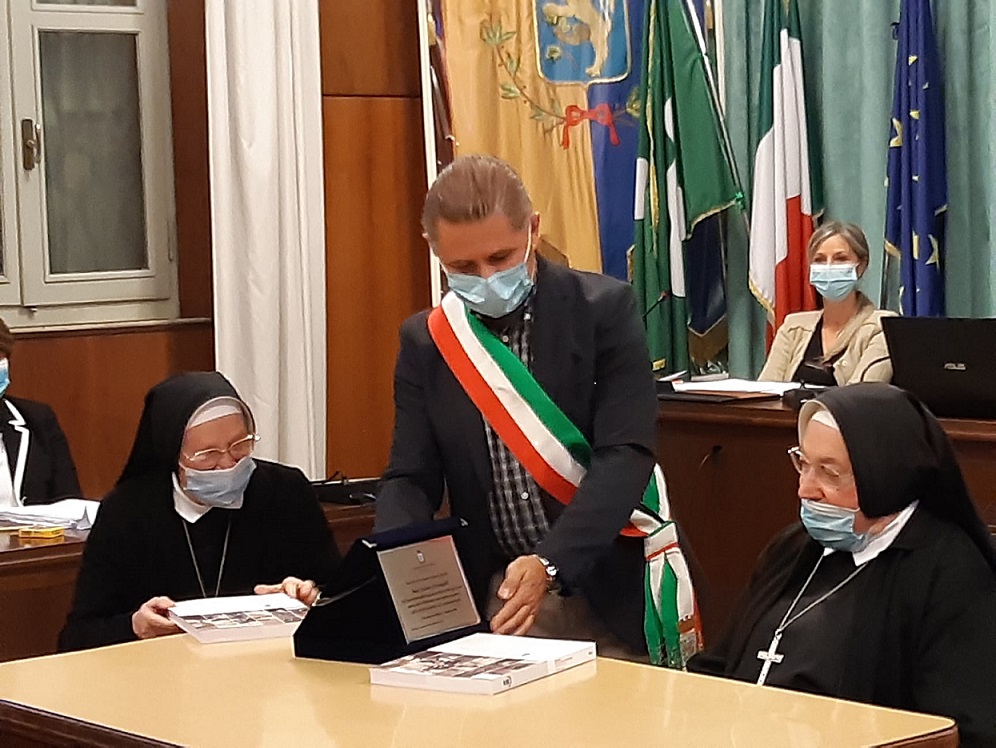 Il Consiglio comunale premia la storica suora di Mariano