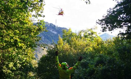 Cade ai Corni di Canzo: trauma al bacino per una 39enne
