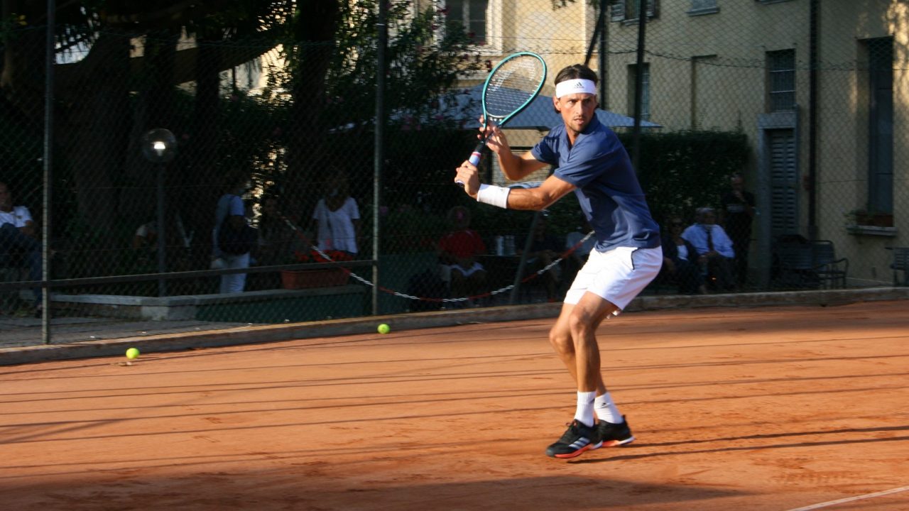 Tennis lariano Andrea Arnaboldi in campo per centrare la finale del Challenger di Parma