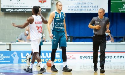 Pallacanestro Cantù prima vittoria stagionale contro Brescia