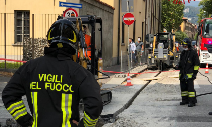 Tranciata tubatura del gas a Como, chiuso il traffico veicolare: ecco dove