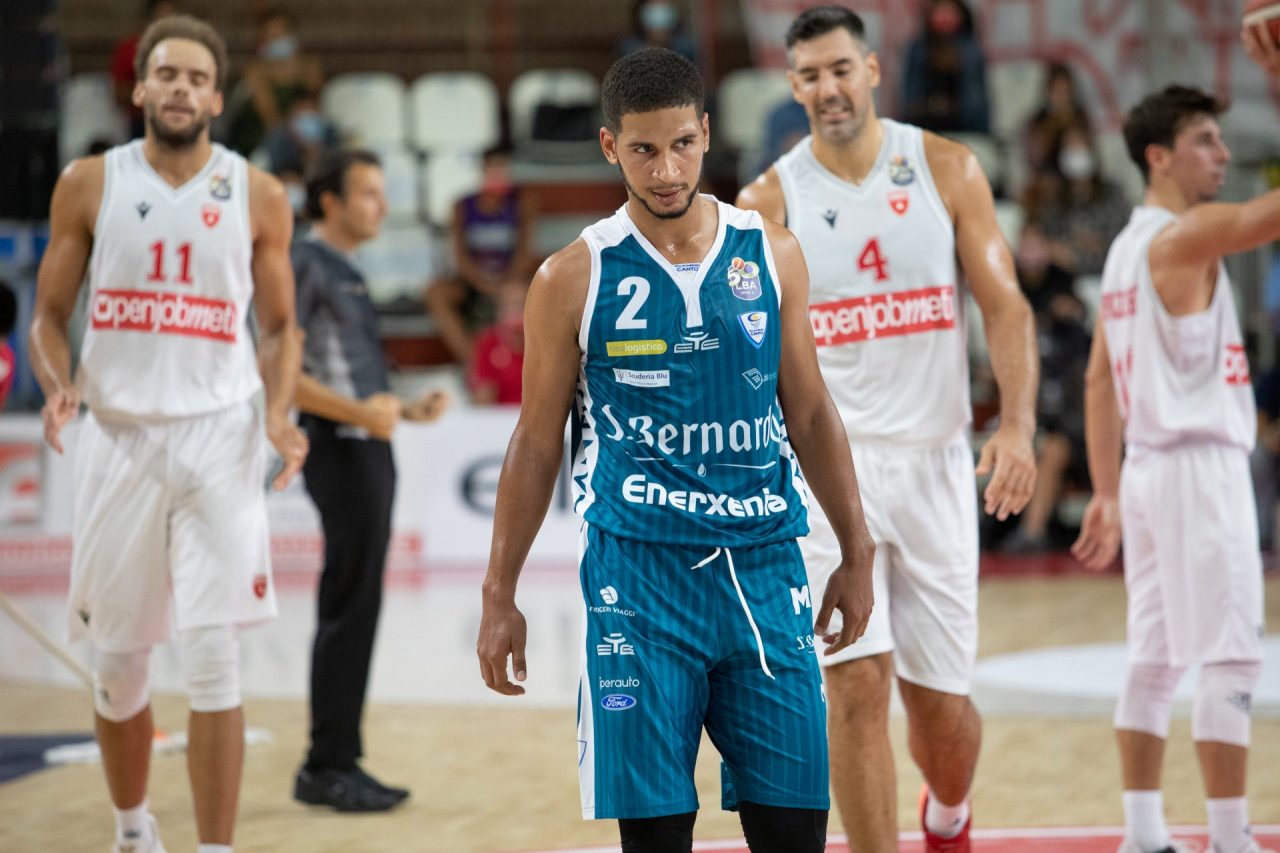Pallacanestro Cantù: sfida al cardiopalma con Varese
