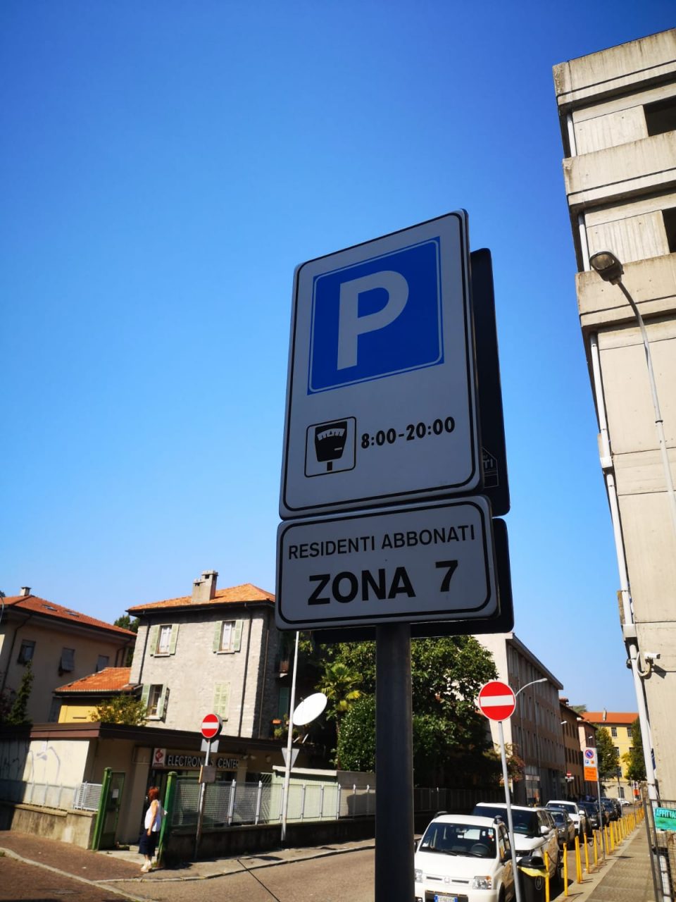 Como, cambiano le regole sui parcheggi per residenti: domande entro l’1 ottobre