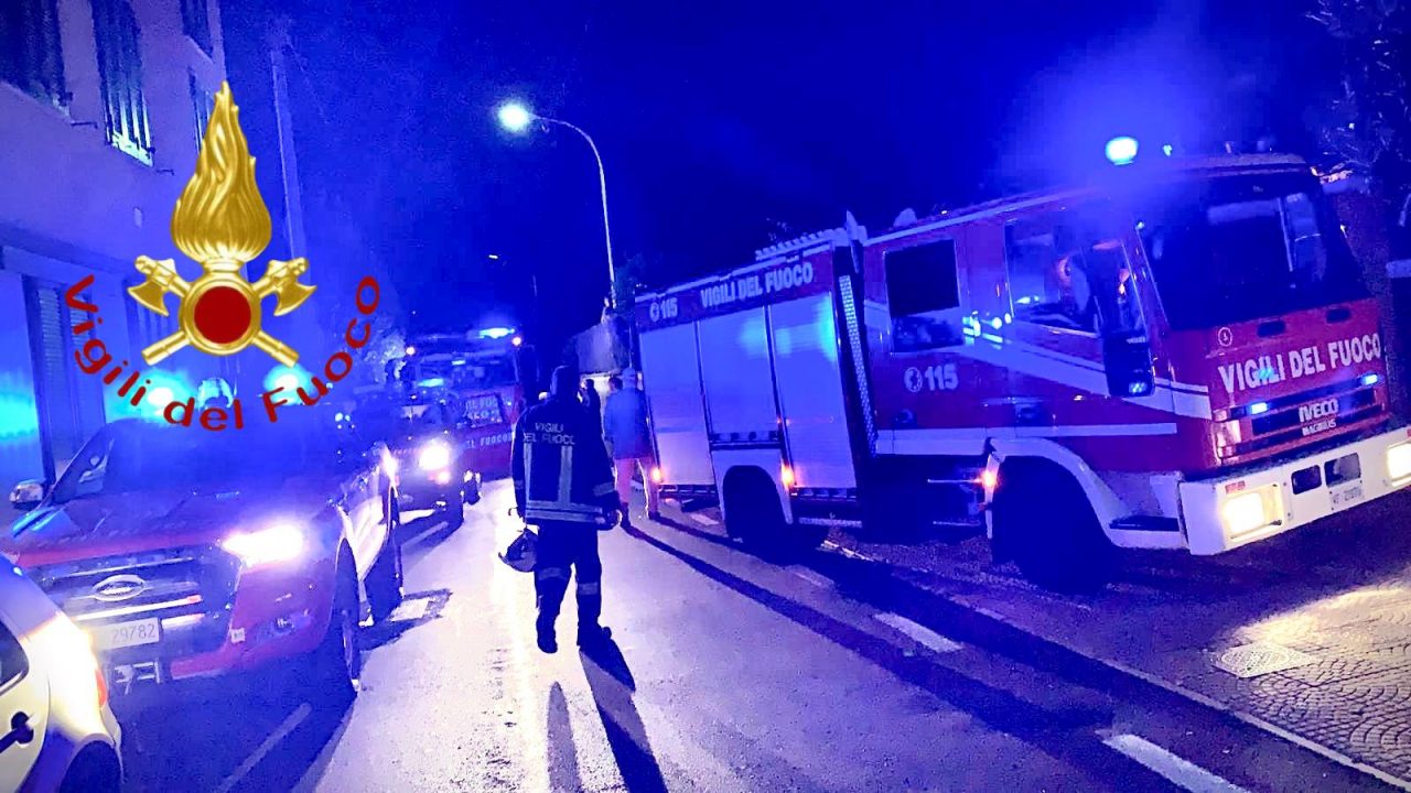 In fiamme la lavastoviglie, Vigili del fuoco ad Albese