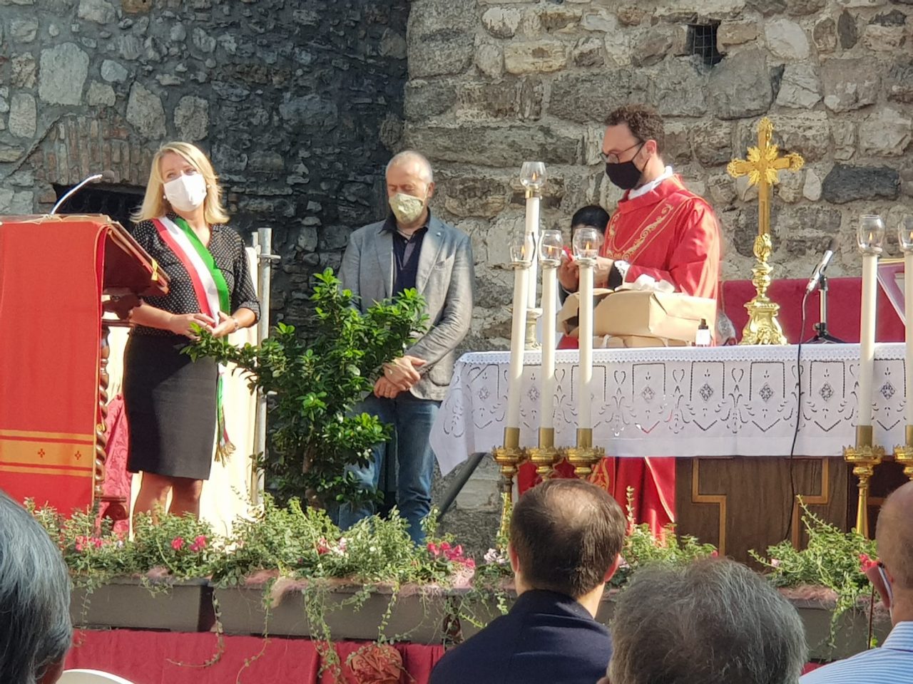 Festa patronale a Sant’Eufemia: la comunità accoglie don Claudio Fossa – FOTO