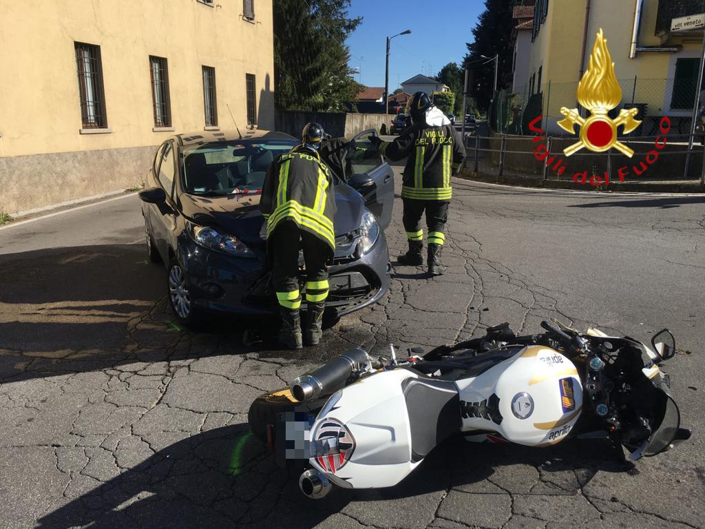 Incidente a Faloppio: scontro tra auto e moto