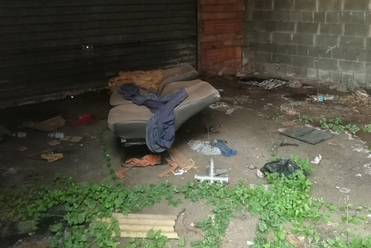 Ispezioni della Polizia a Gas Fire e Molino Mottana a Erba: trovati bivacchi e giacigli FOTO