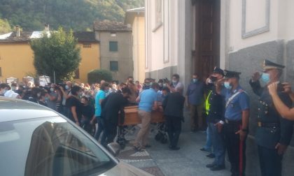Funerale di don Roberto: l'ultimo saluto al "prete degli ultimi" DIRETTA