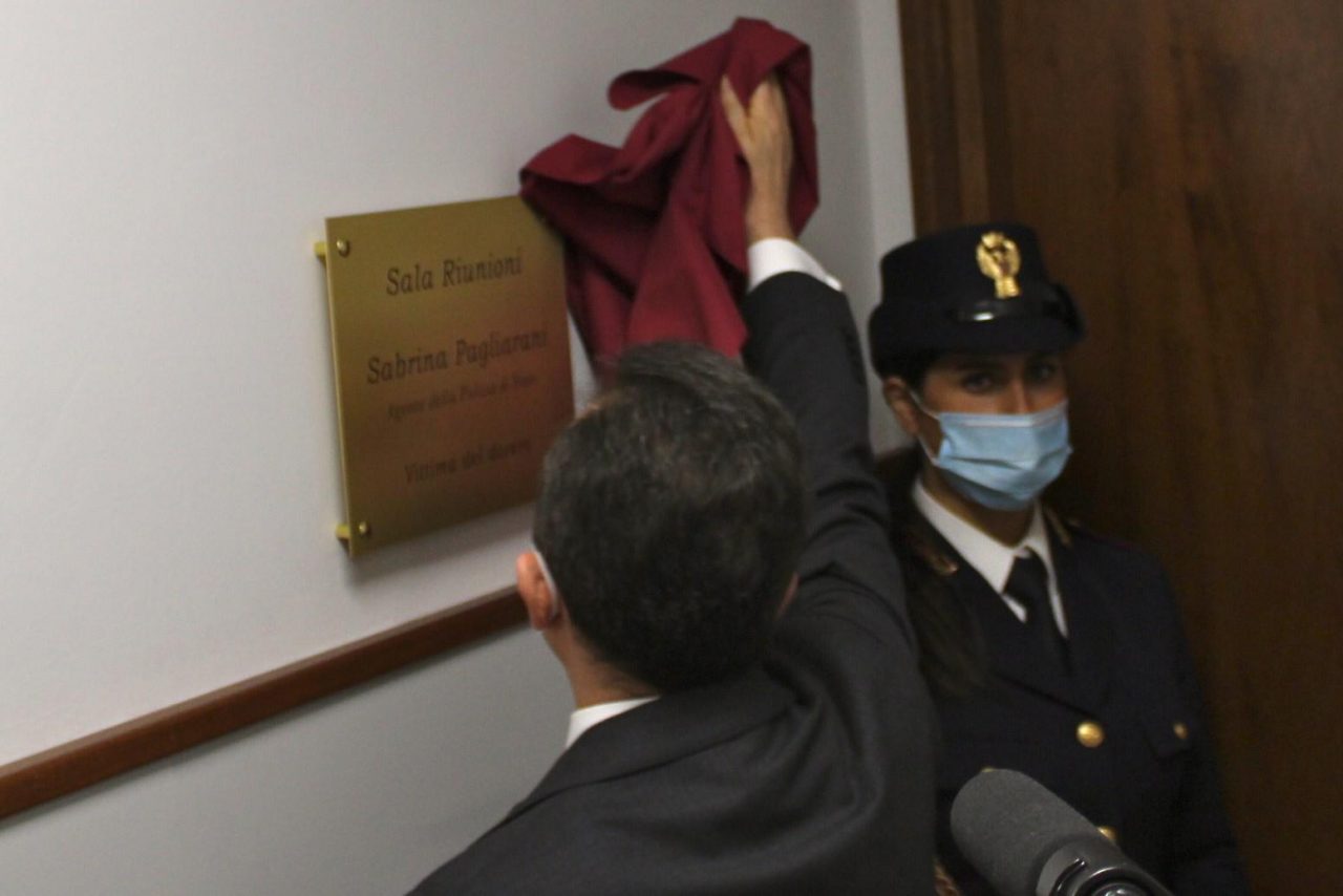 L’omaggio della Polizia di Stato a Sabrina Pagliarani, vittima del dovere